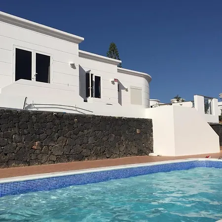 Casa Mcelroy * Tías
